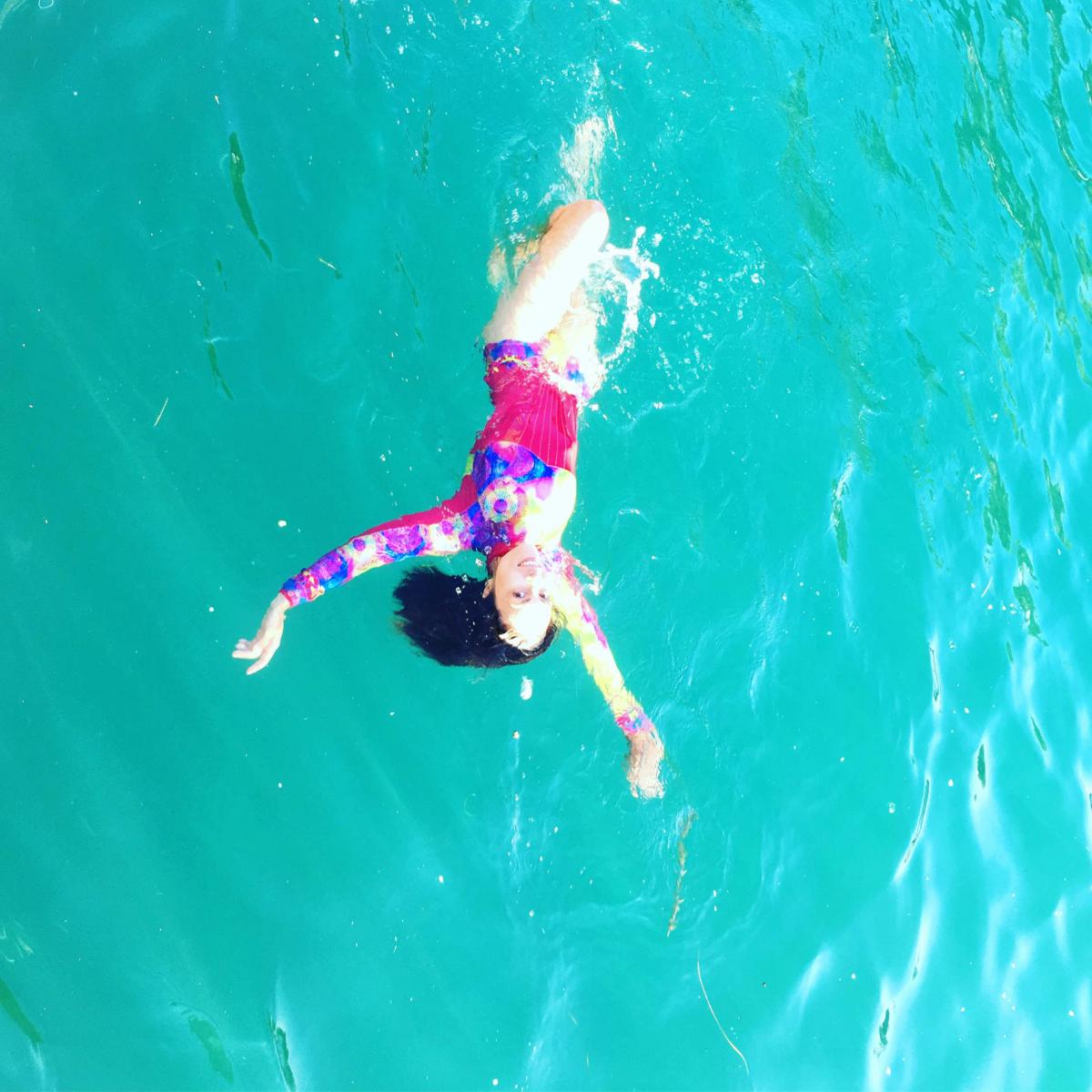 alooppa wetsuit, model in blue water